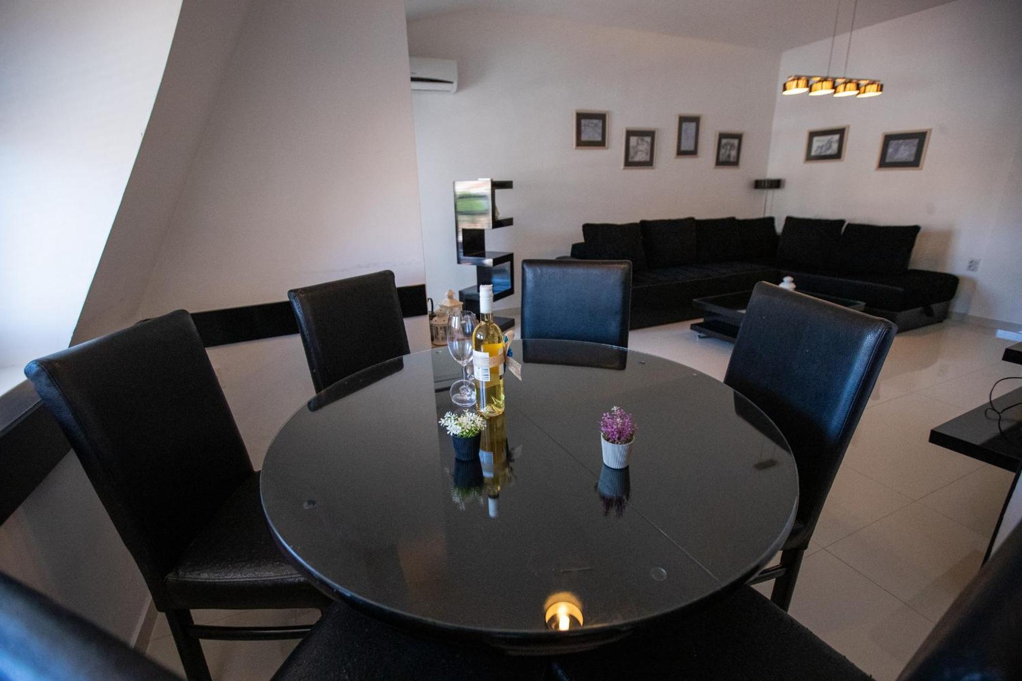 Lake View Double Balcony City Center Apartment In โอครีด ภายนอก รูปภาพ