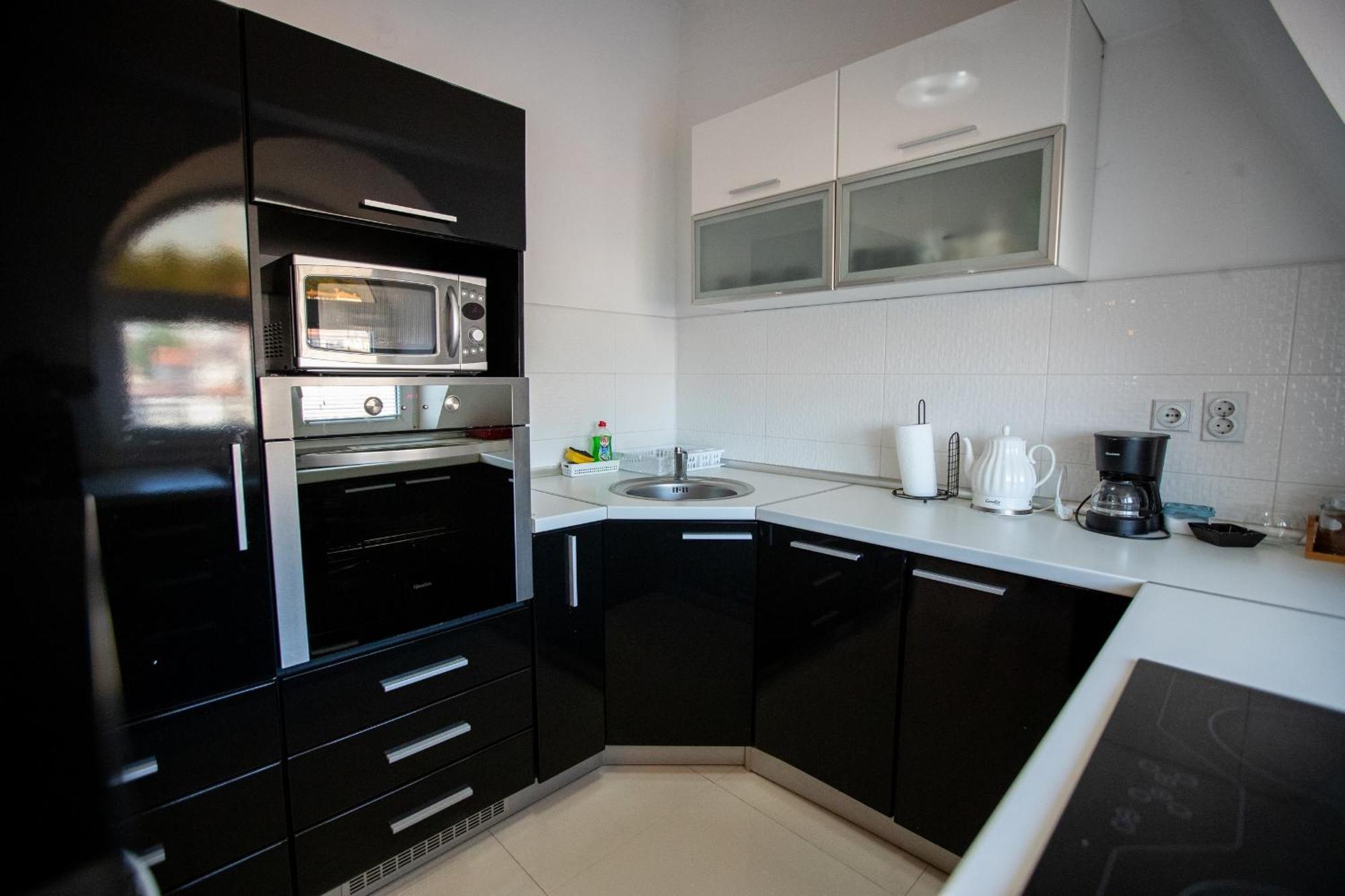 Lake View Double Balcony City Center Apartment In โอครีด ภายนอก รูปภาพ